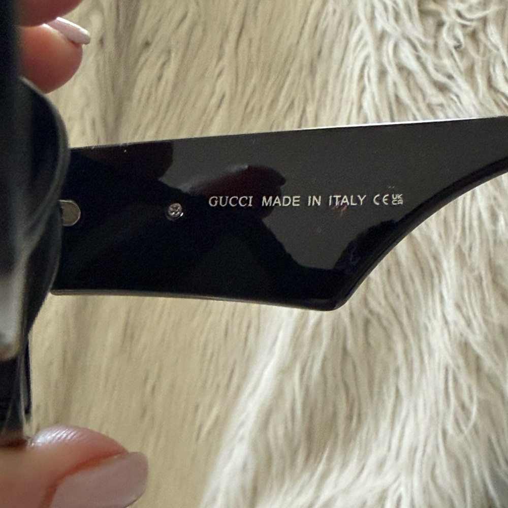 Gucci Black Sunglasses with Gold Double G Accent - Picture 7 of 10